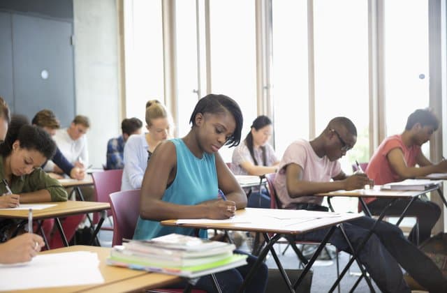 Dual Enrollment vs AP Classes: Is One Better than the Other? (2021)