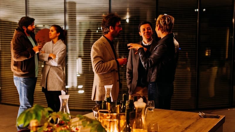 アイビーリーグの利点は強力なネットワーキングの機会を提供することです