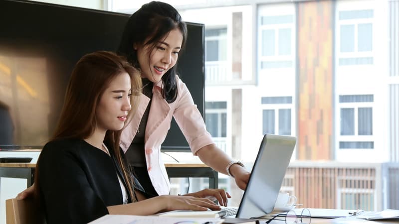 カレッジ入学カウンセラーは、あなたとあなたの家族と共に、大学入学プロセスを導きます。彼らは訓練を受けた経験豊富な専門家であり、大学入学プロセスのあらゆる側面であなたを準備する手助けをします。